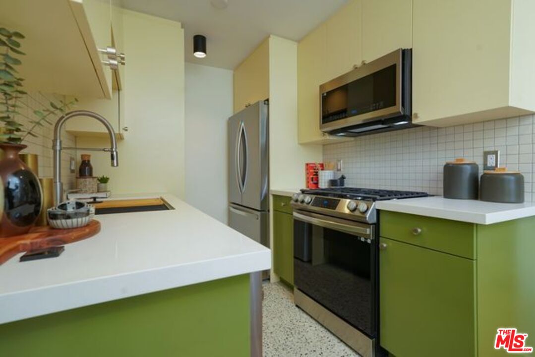 6615 Franklin Ave Unit: S2