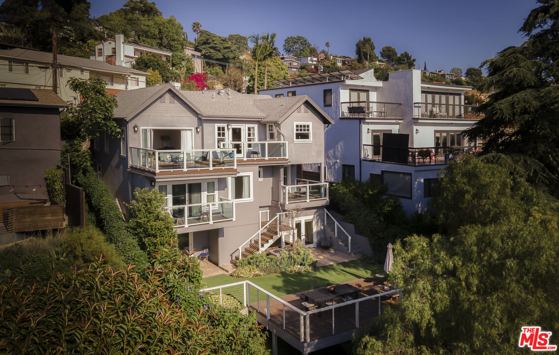 2007 Hollyvista Ave