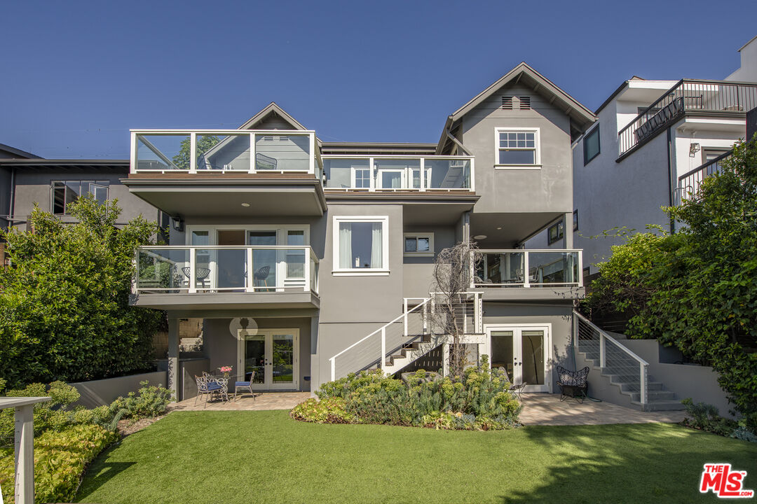 2007 Hollyvista Ave