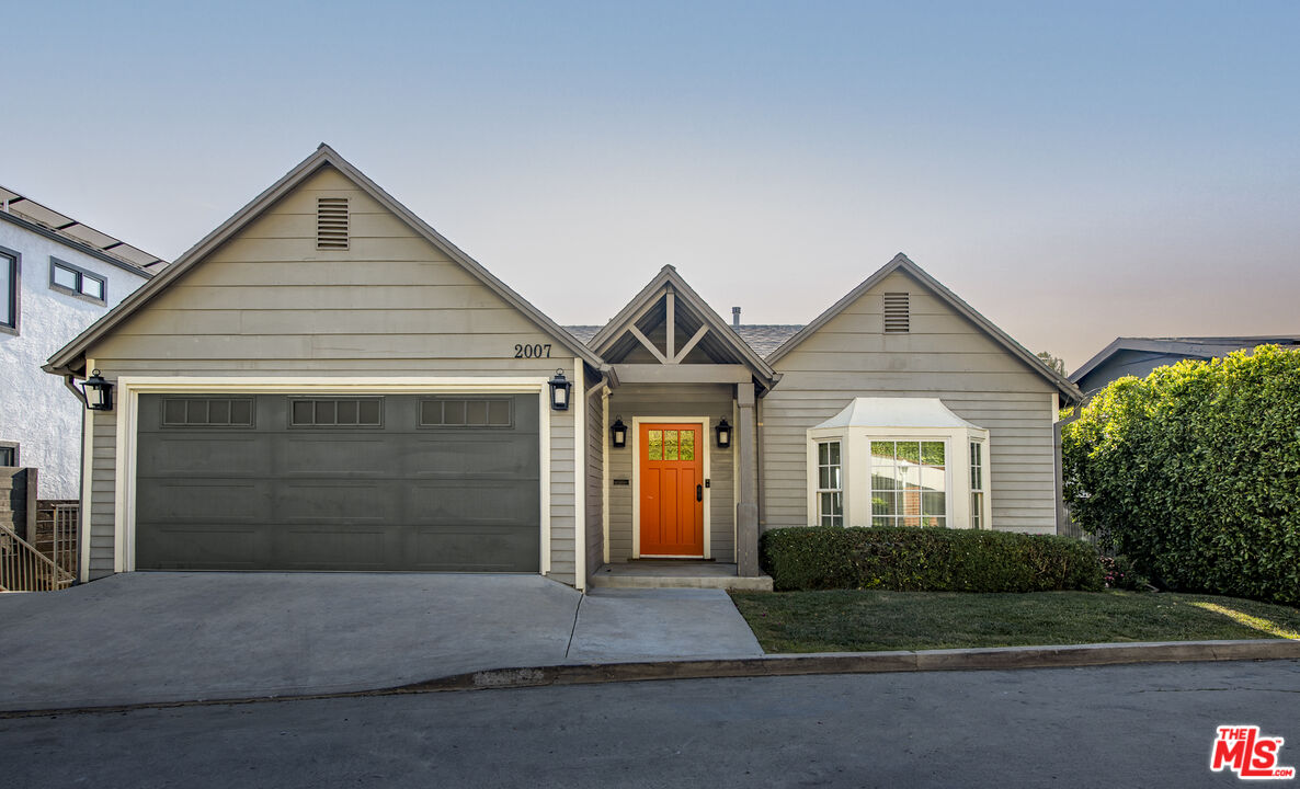 2007 Hollyvista Ave