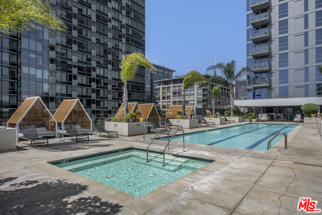 1100 S Grand Ave Unit: A209