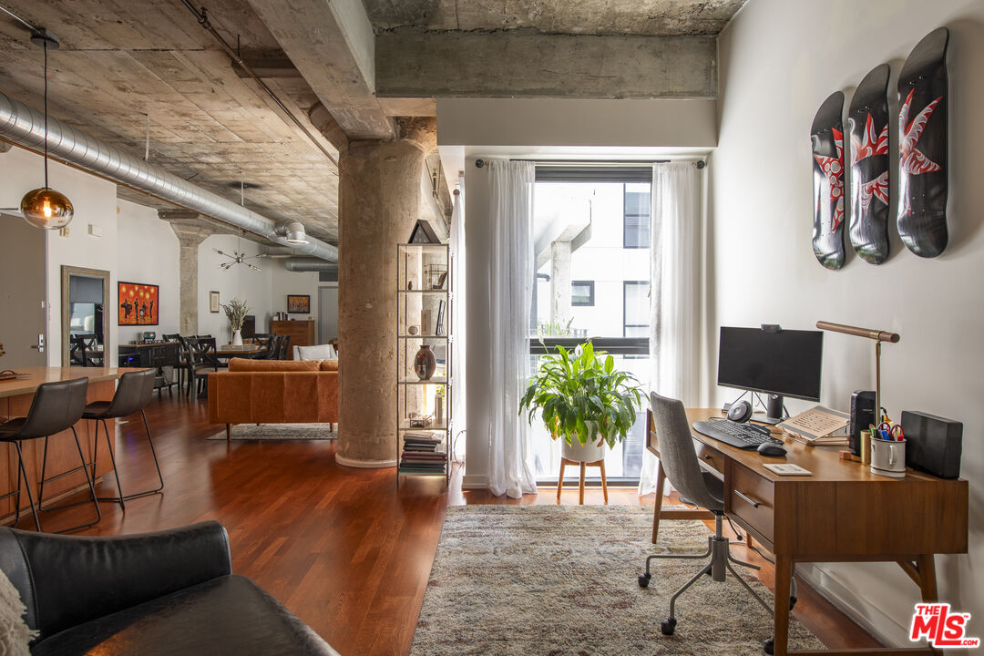 1100 S Grand Ave Unit: A209