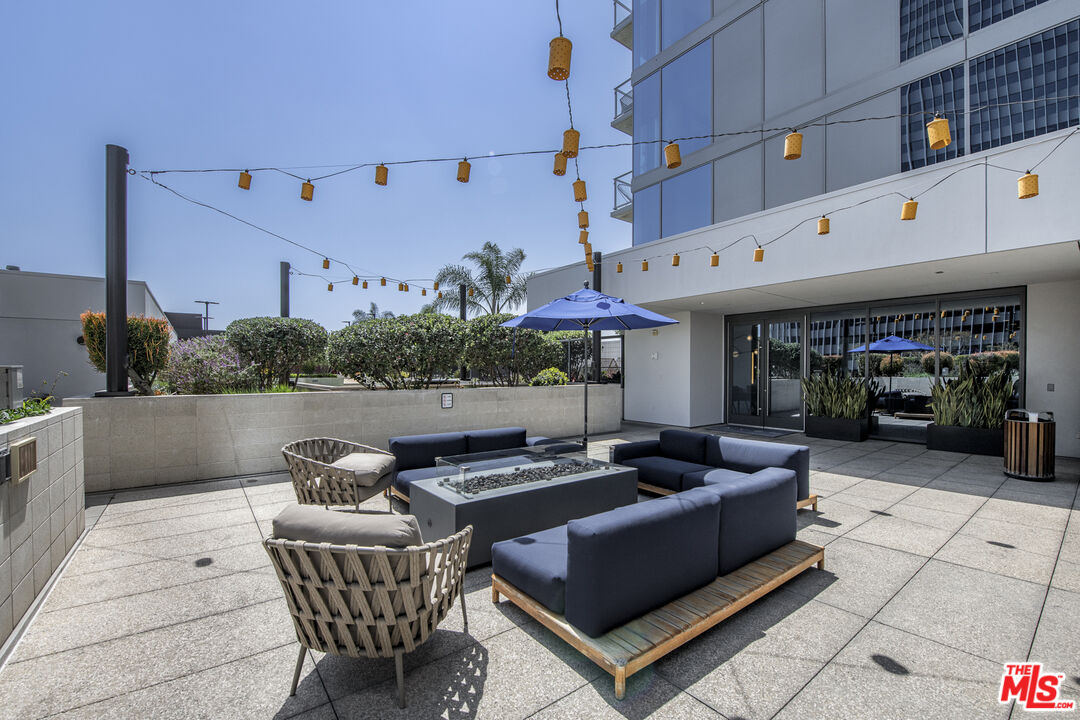 1100 S Grand Ave Unit: A209