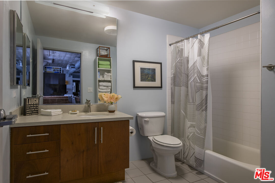 1100 S Grand Ave Unit: A209
