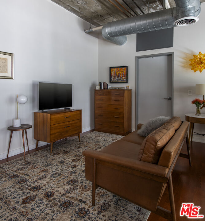 1100 S Grand Ave Unit: A209