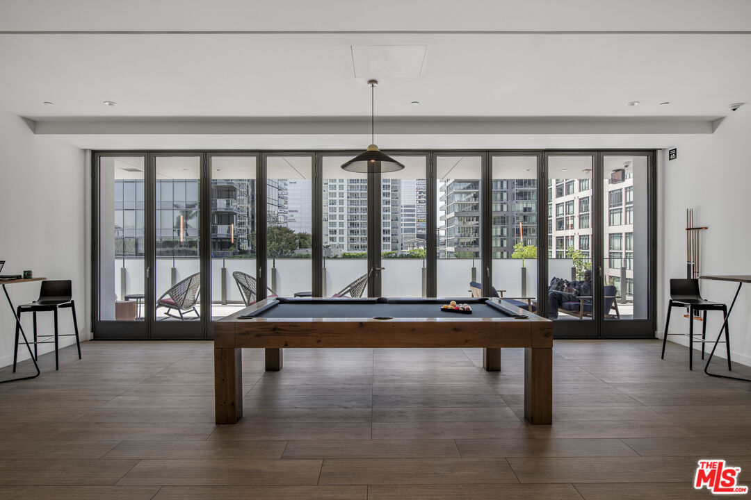 1100 S Grand Ave Unit: A209