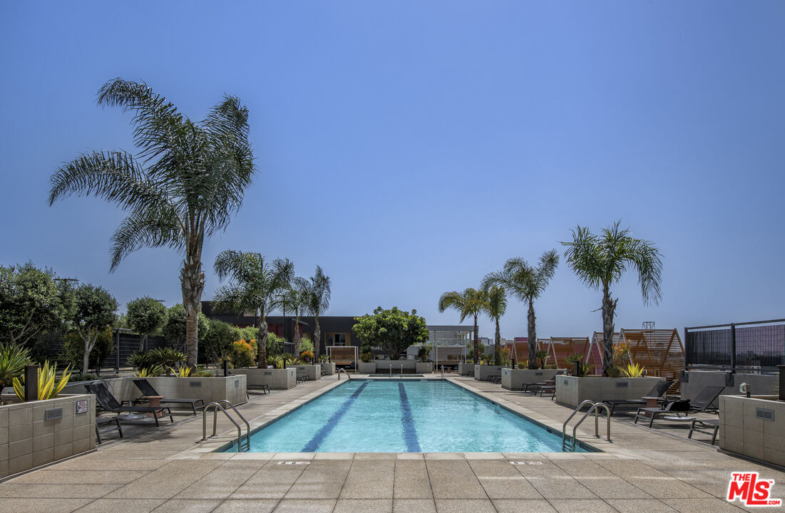 1100 S Grand Ave Unit: A209