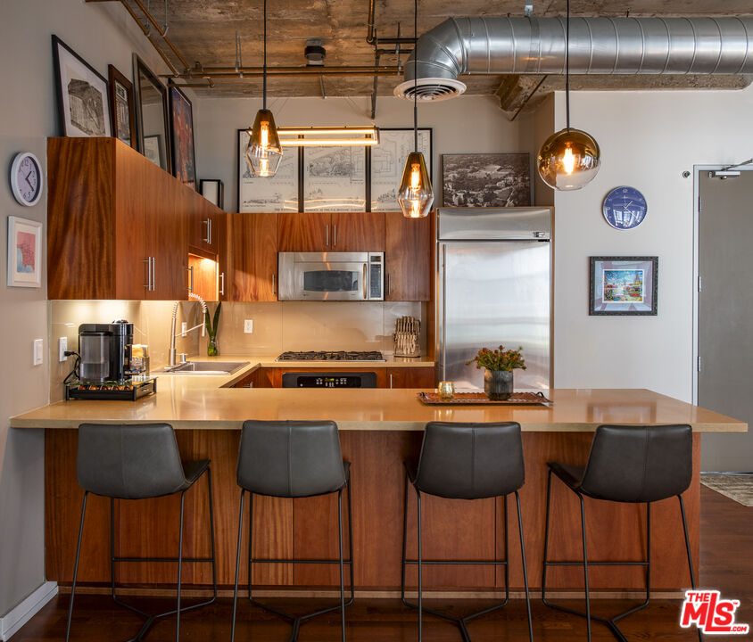 1100 S Grand Ave Unit: A209