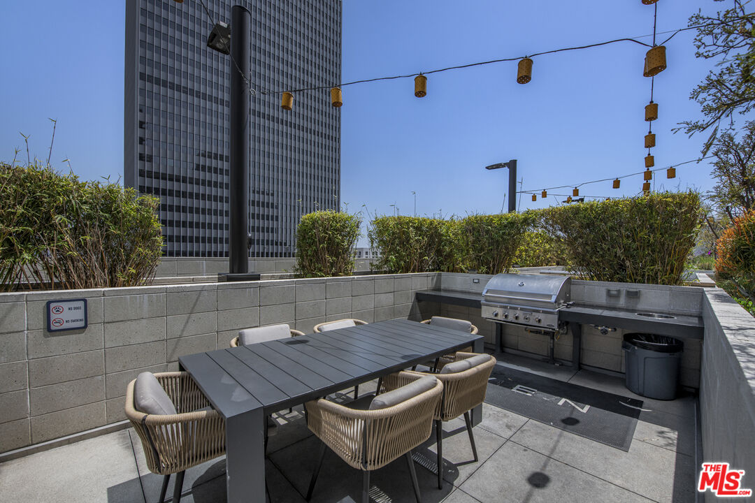 1100 S Grand Ave Unit: A209