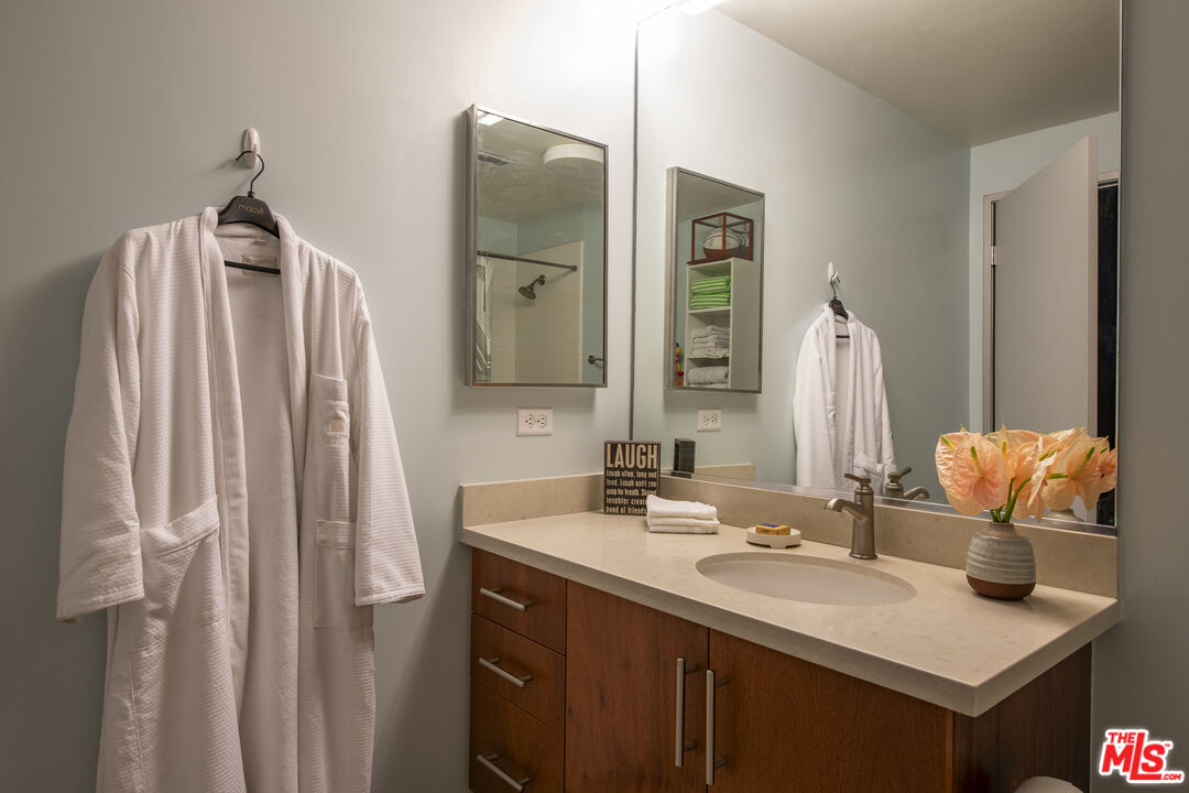 1100 S Grand Ave Unit: A209