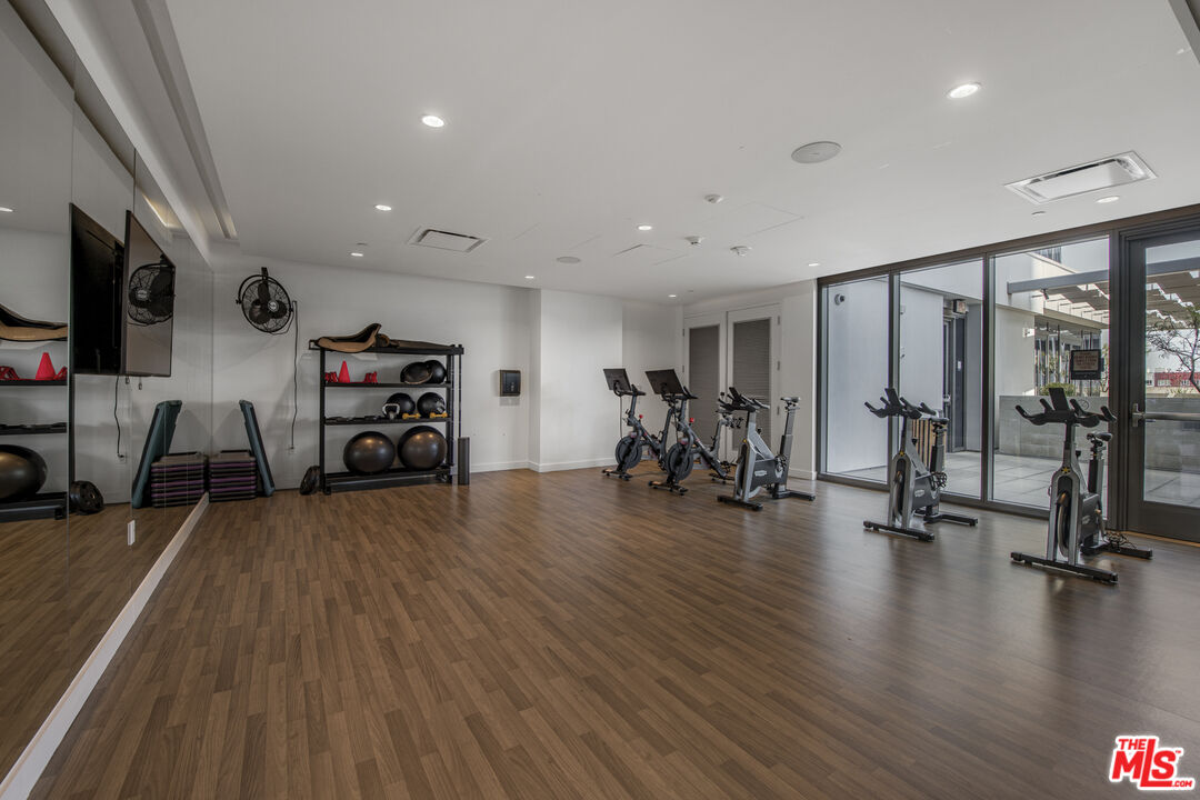 1100 S Grand Ave Unit: A209