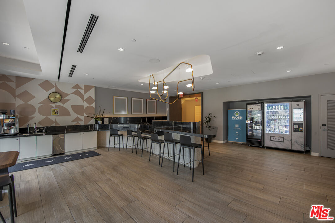 1100 S Grand Ave Unit: A209