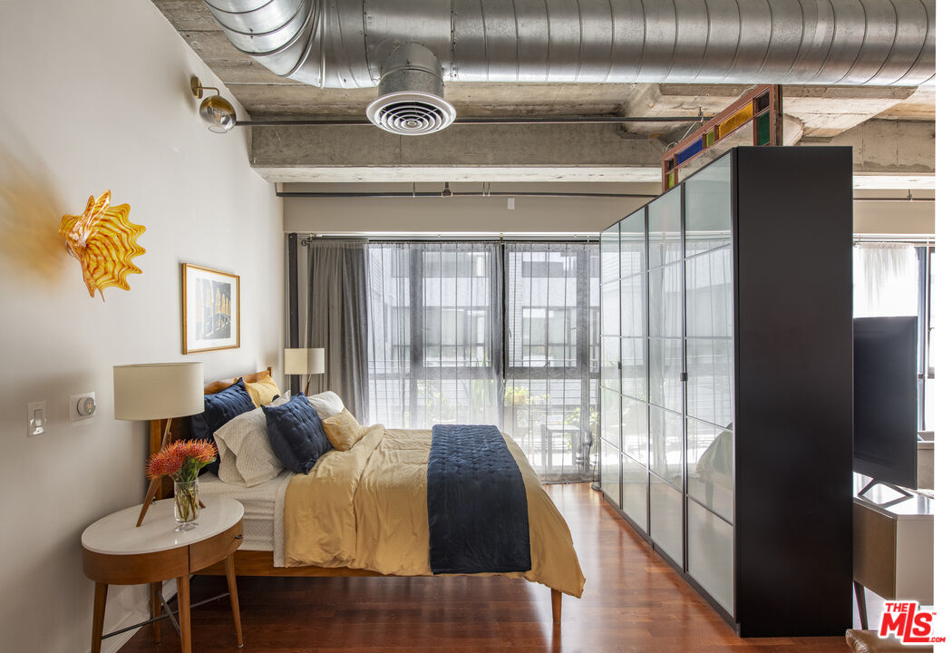 1100 S Grand Ave Unit: A209