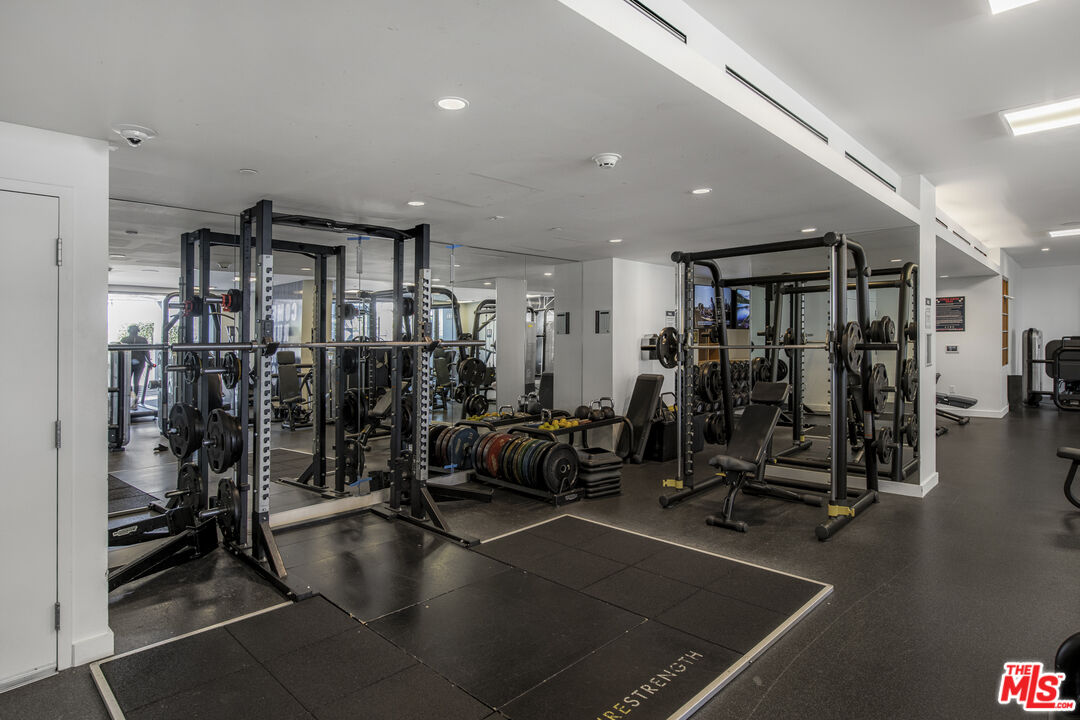 1100 S Grand Ave Unit: A209