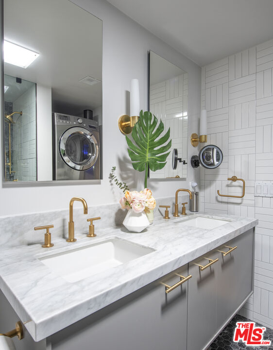 7949 Selma Ave Unit: 18