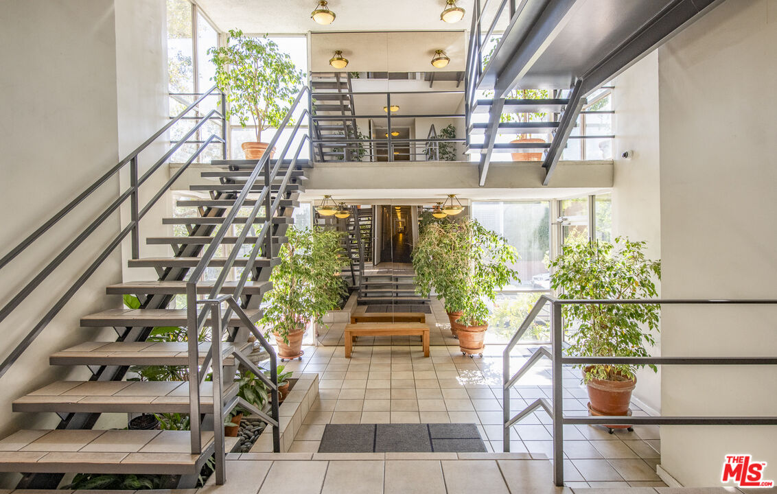 7949 Selma Ave Unit: 18