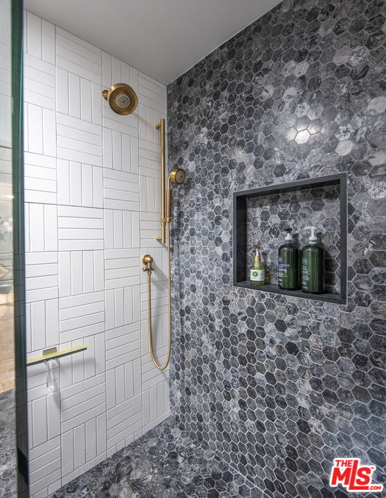 7949 Selma Ave Unit: 18