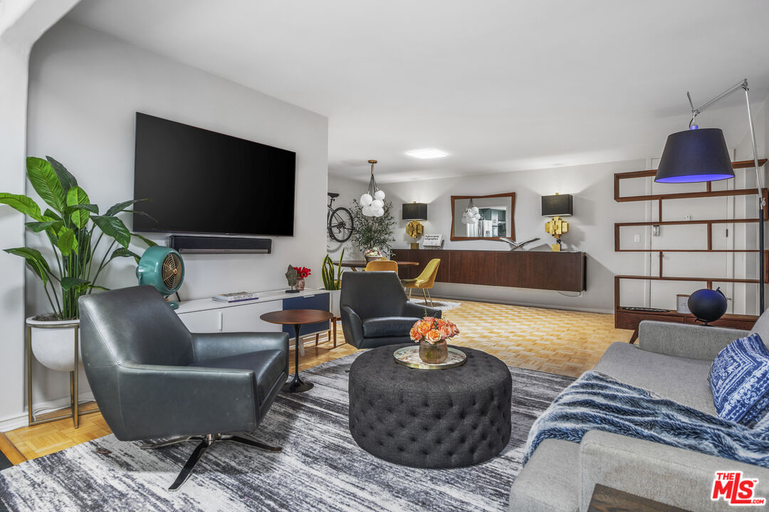 7949 Selma Ave Unit: 18