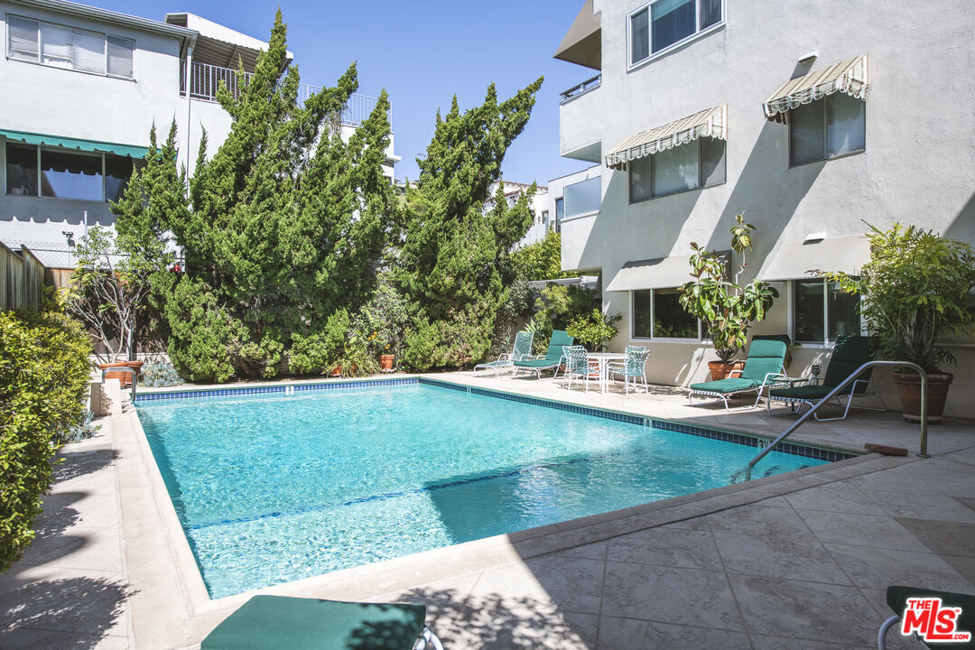7949 Selma Ave Unit: 18