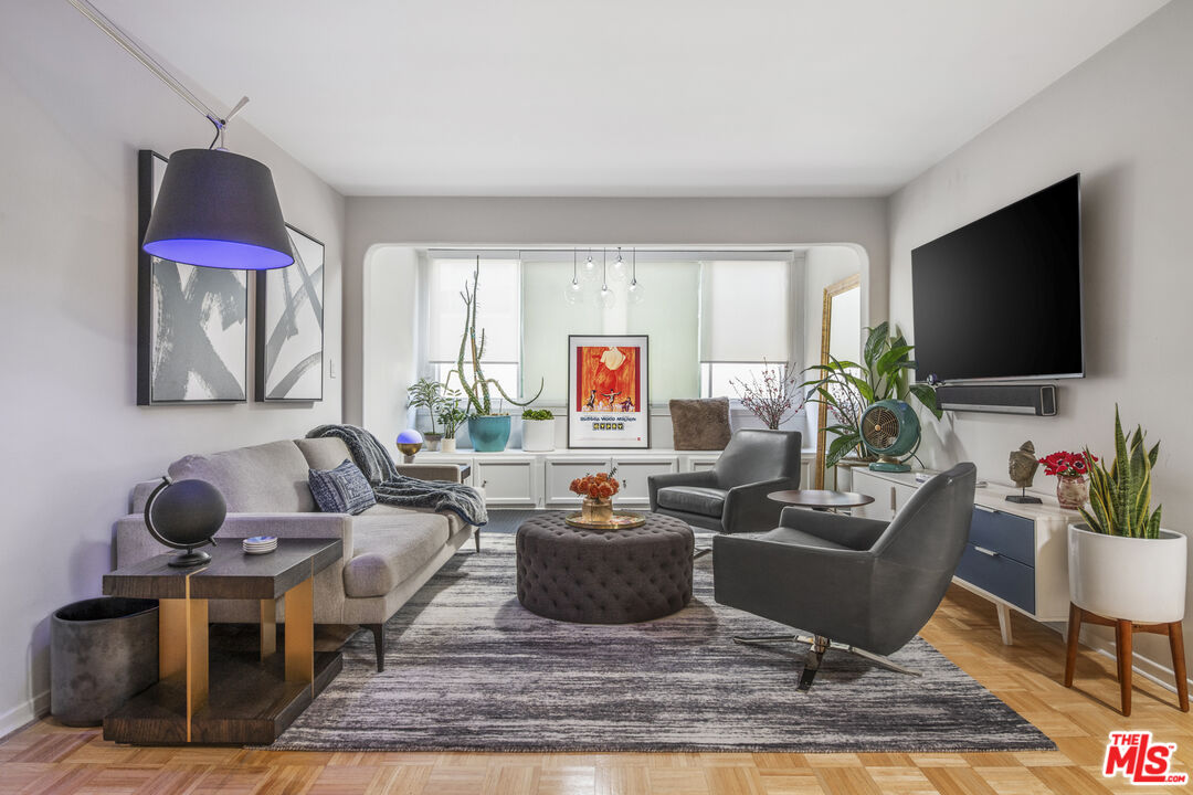 7949 Selma Ave Unit: 18