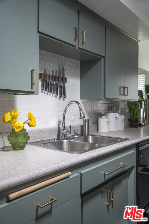 7949 Selma Ave Unit: 18