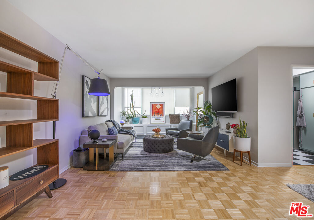 7949 Selma Ave Unit: 18
