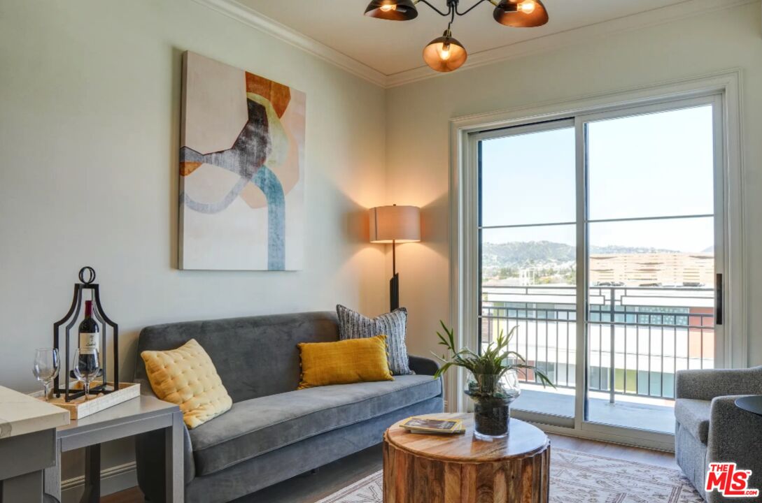 5768 W 3rd St Unit: 605