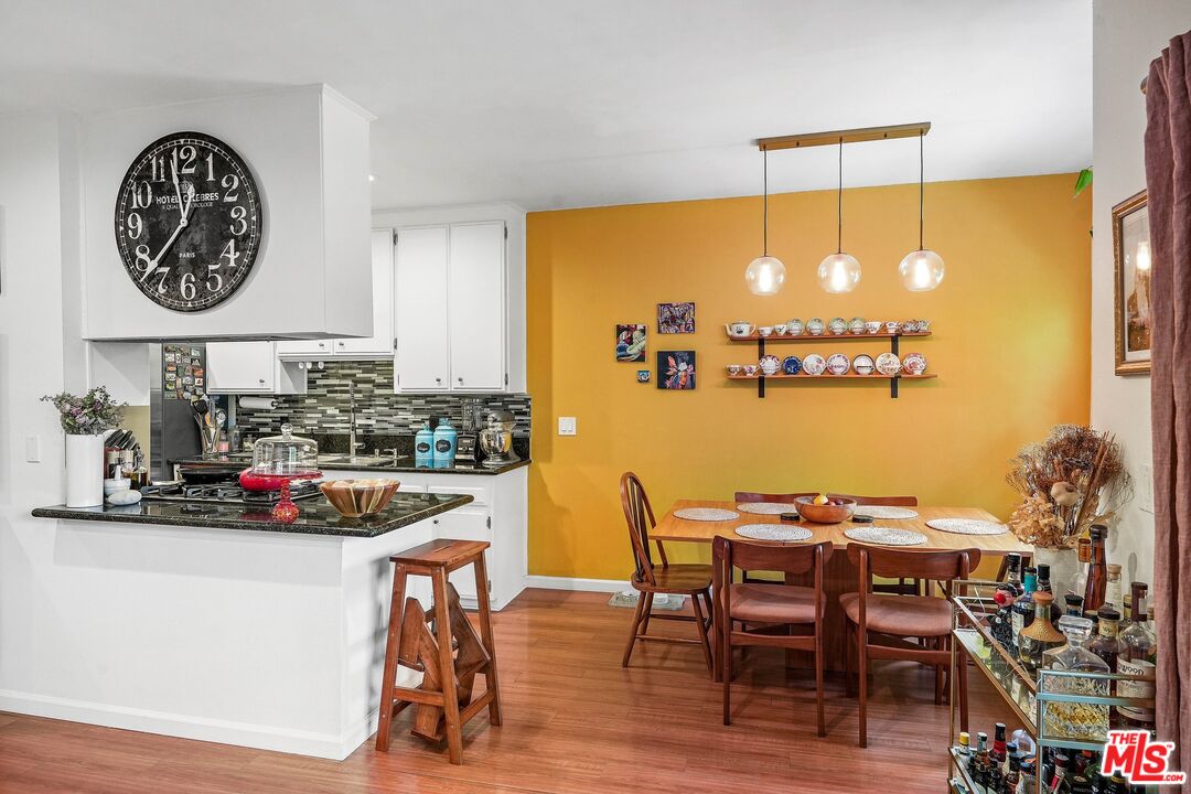 6245 Woodman Ave Unit: 202