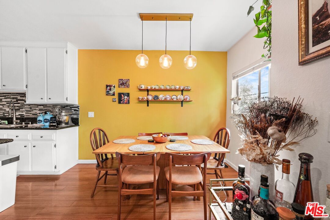 6245 Woodman Ave Unit: 202