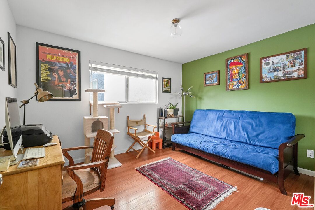 6245 Woodman Ave Unit: 202