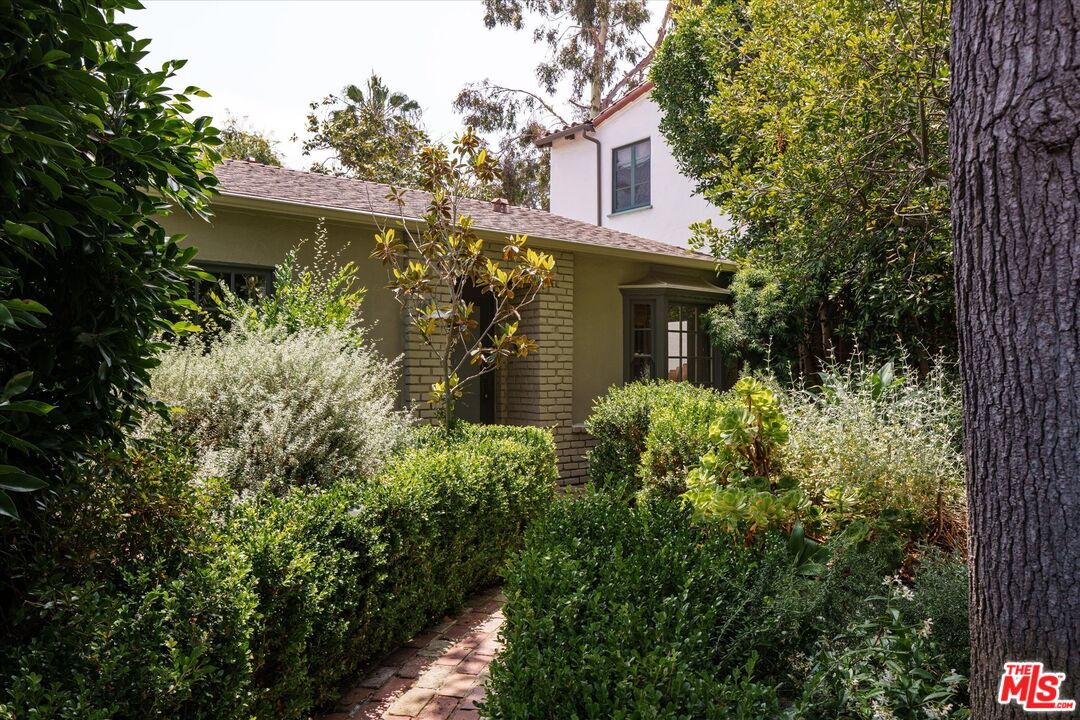 2474 Moreno Dr