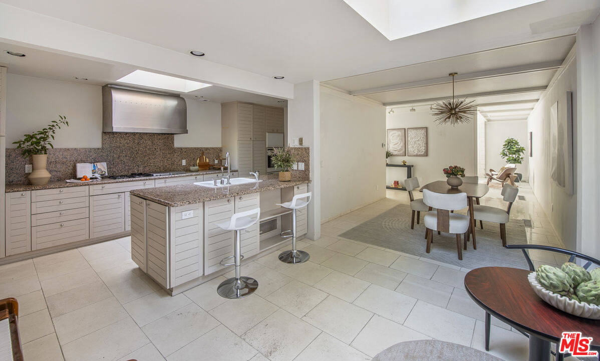 5649 Valley Oak Dr