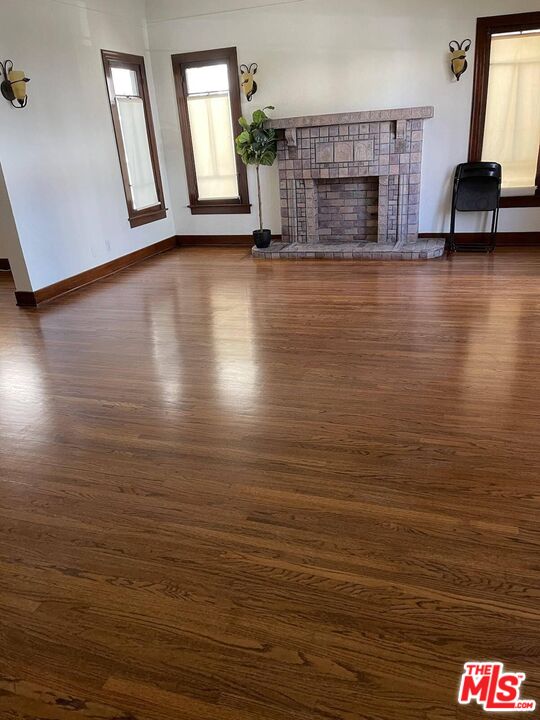 127 S Sycamore Ave