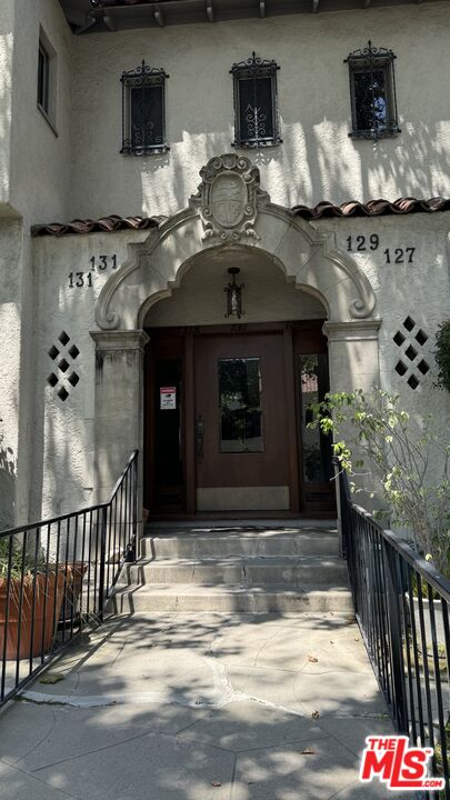 127 S Sycamore Ave