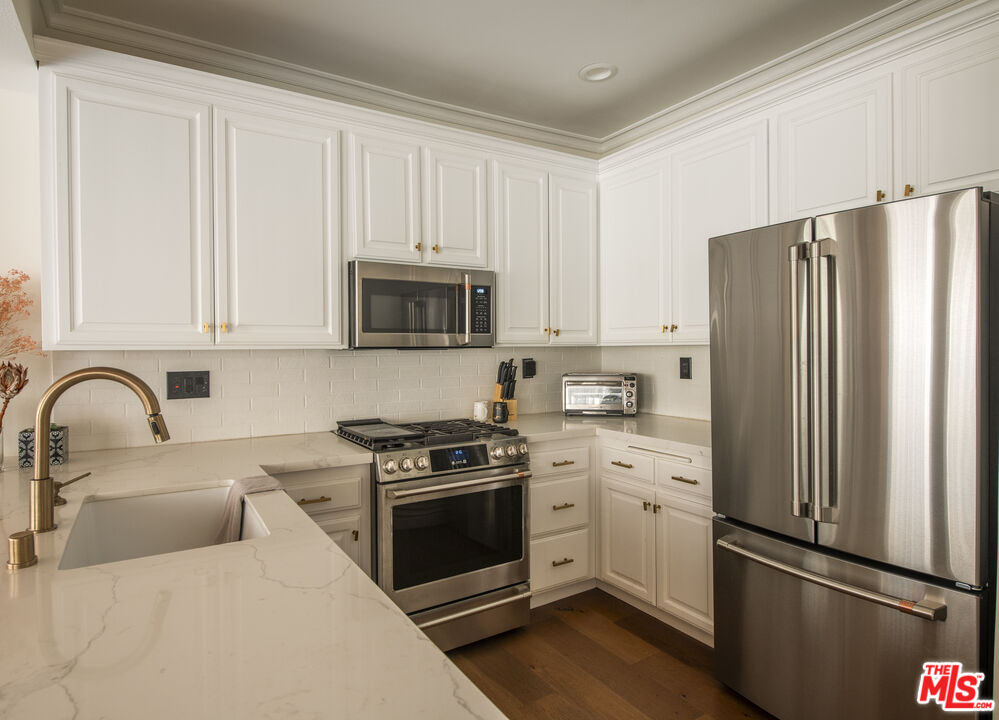 4360 Ventura Canyon Ave Unit: 3