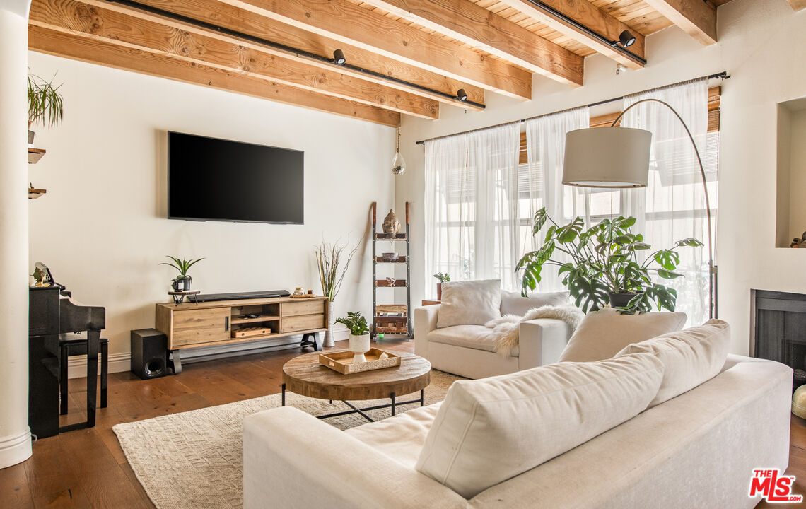4360 Ventura Canyon Ave Unit: 3