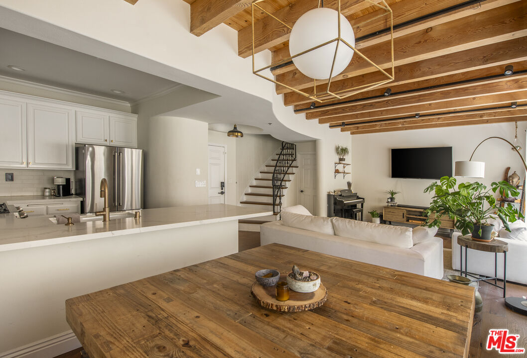 4360 Ventura Canyon Ave Unit: 3
