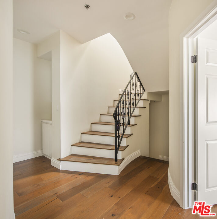 4360 Ventura Canyon Ave Unit: 3