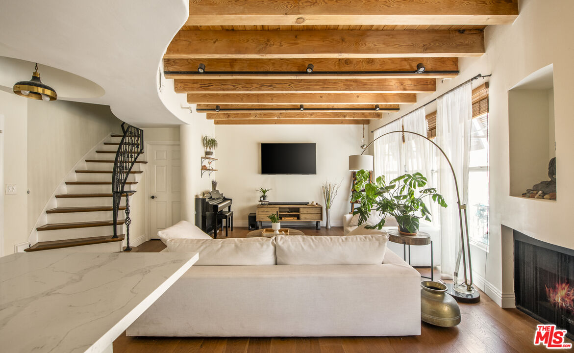 4360 Ventura Canyon Ave Unit: 3