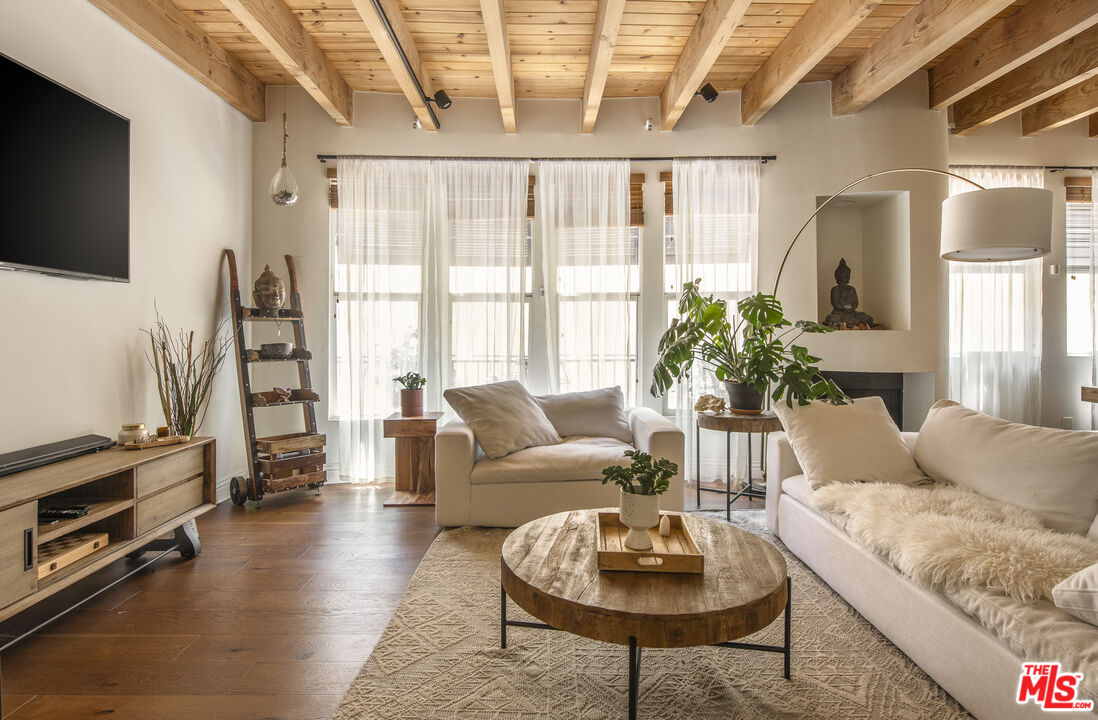 4360 Ventura Canyon Ave Unit: 3