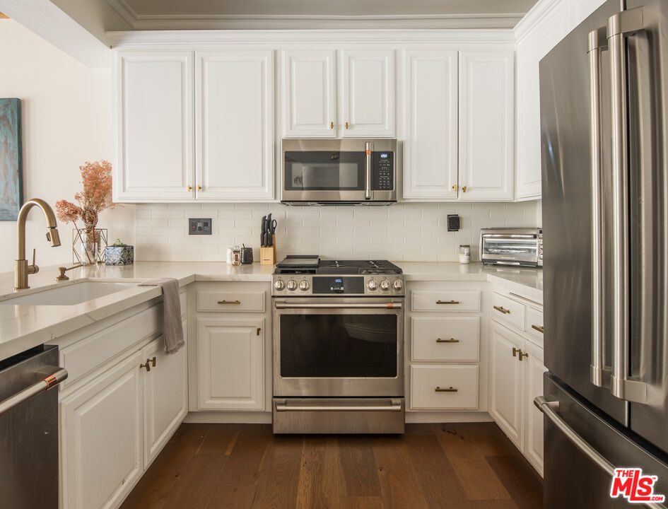 4360 Ventura Canyon Ave Unit: 3