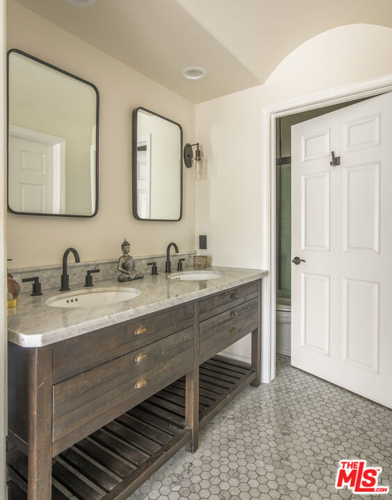 4360 Ventura Canyon Ave Unit: 3