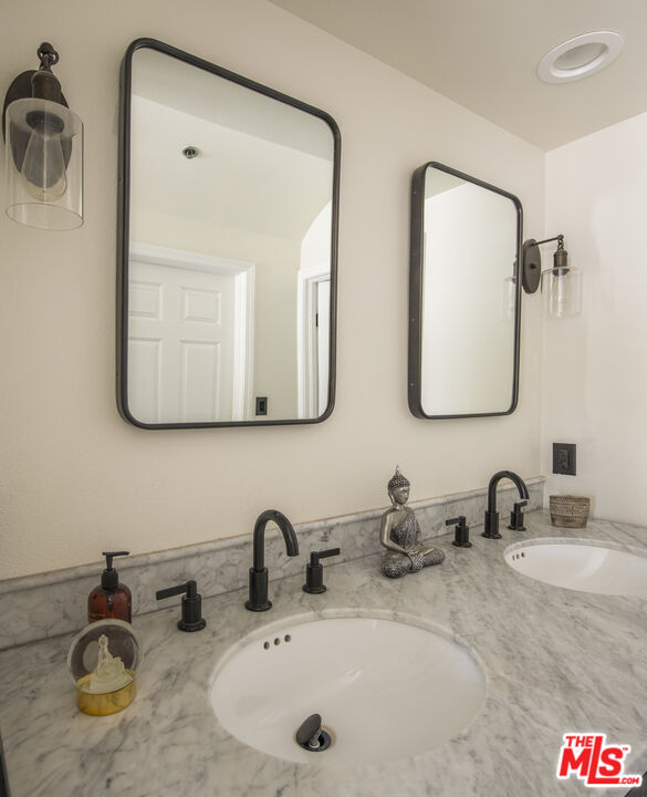 4360 Ventura Canyon Ave Unit: 3