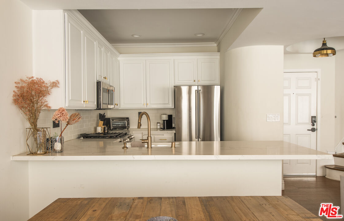 4360 Ventura Canyon Ave Unit: 3
