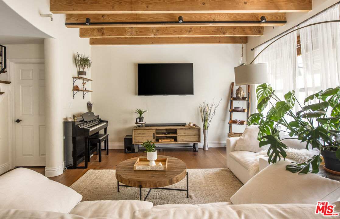 4360 Ventura Canyon Ave Unit: 3