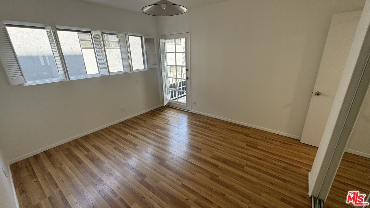 423 S Rexford Dr Unit: 105