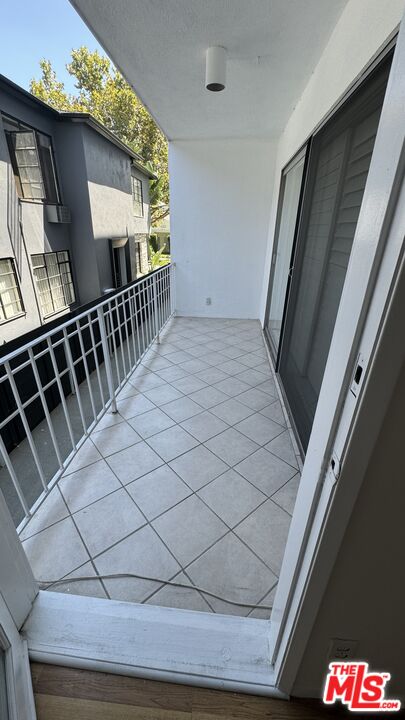 423 S Rexford Dr Unit: 105