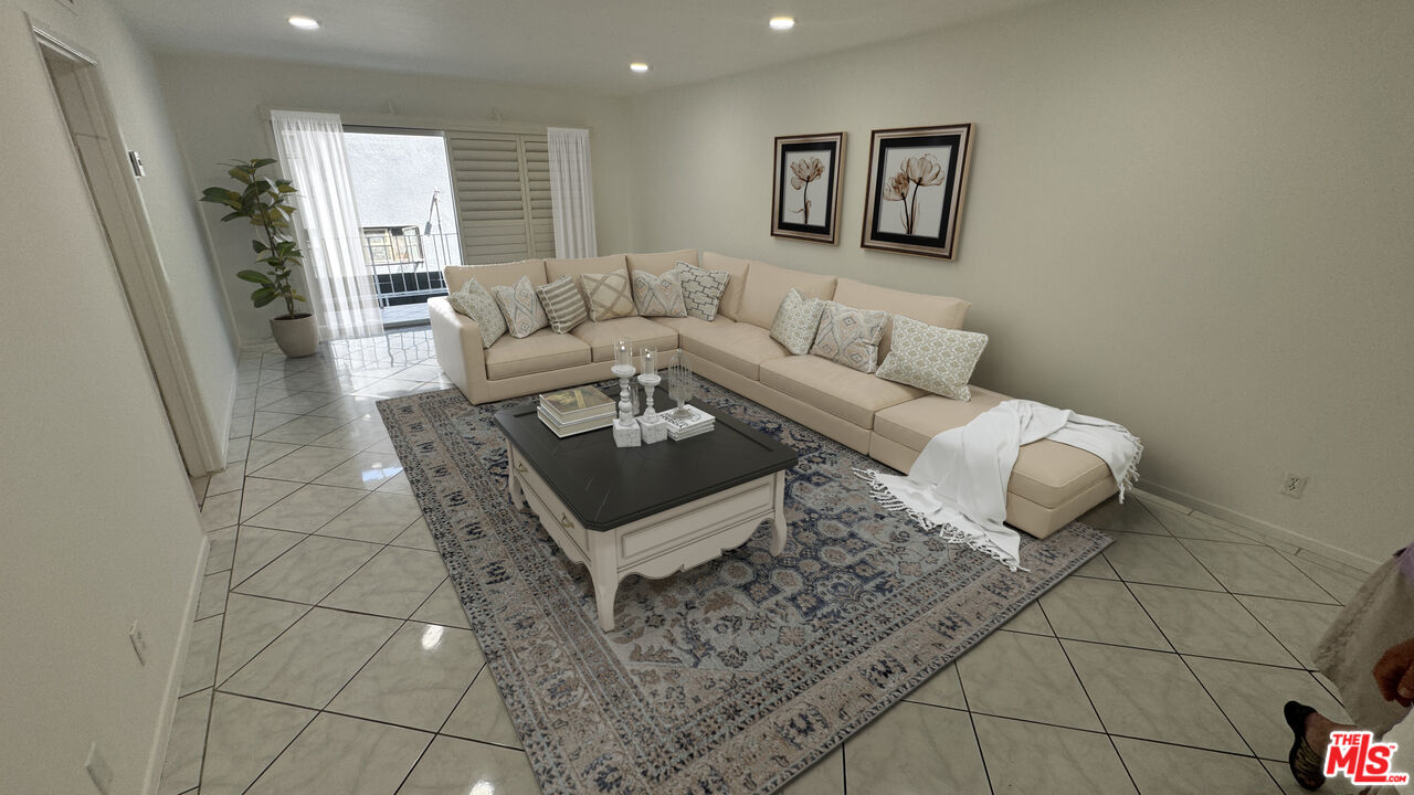 423 S Rexford Dr Unit: 105