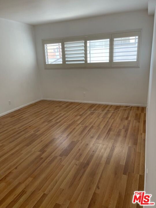 423 S Rexford Dr Unit: 105
