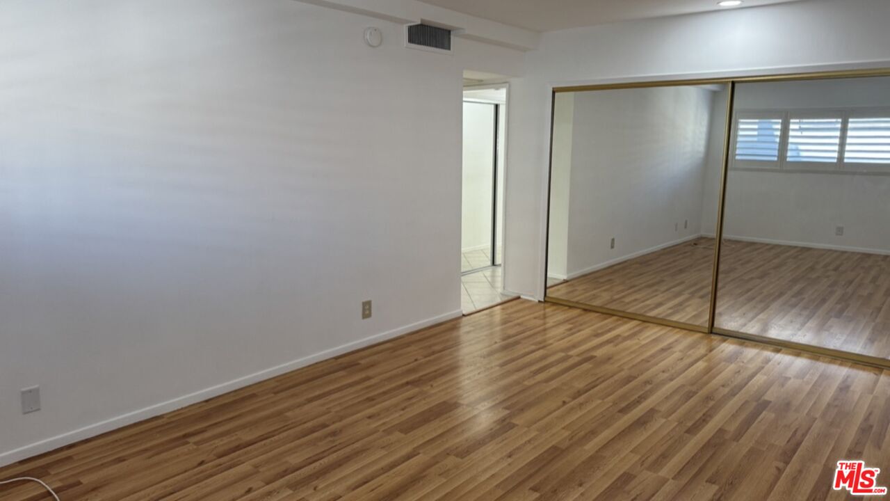 423 S Rexford Dr Unit: 105